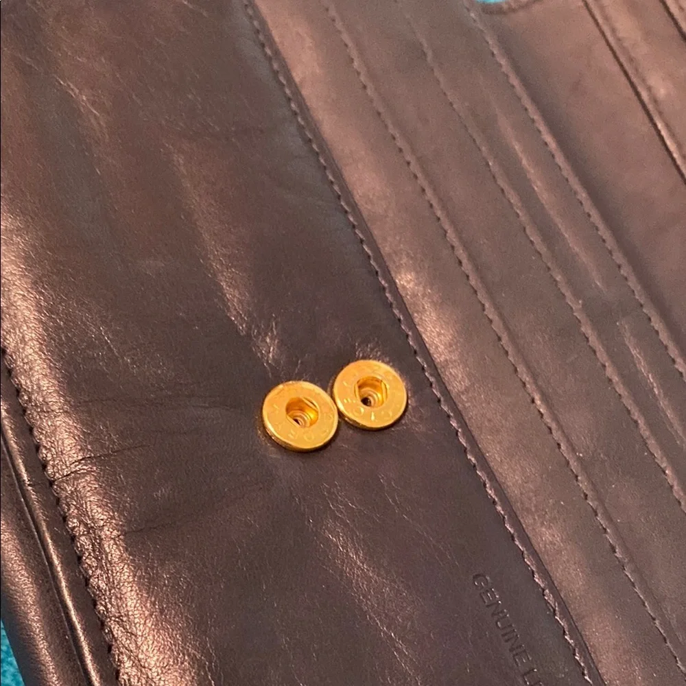 Elegant Black Wallet with Premium Leather Finish - Picture 4 of 10